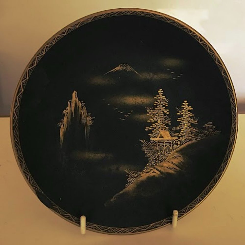 VINTAGE MEIJI PERIOD JAPANESE BLACK & GOLD HAND PAINTED SATSUMA PLATE